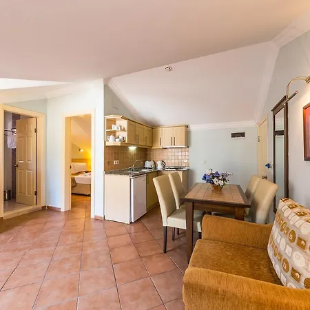 Aparthotel Lighthouse 3*