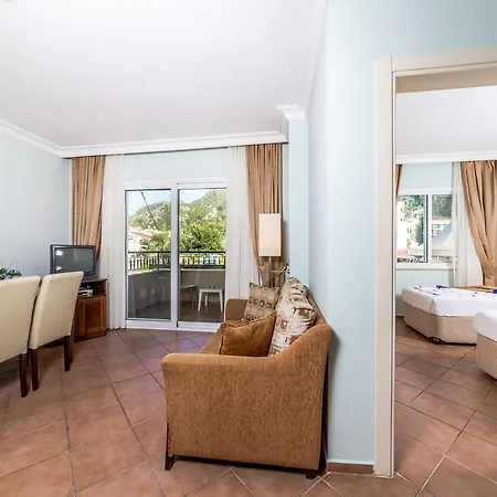 Lighthouse Apartmanhotel 3*